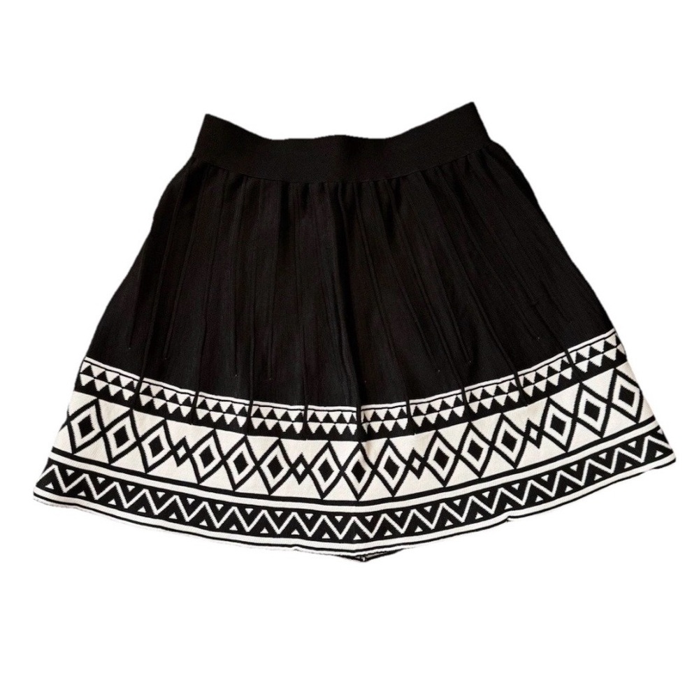 Wishlist Black & White Pintuck Pleated Geometric / Aztec Print Skirt Size S/M